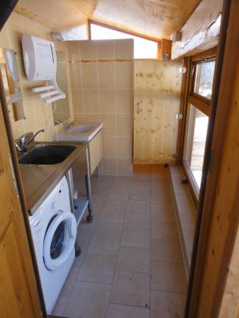 photos/bloc_sanitaire_interieur.jpg